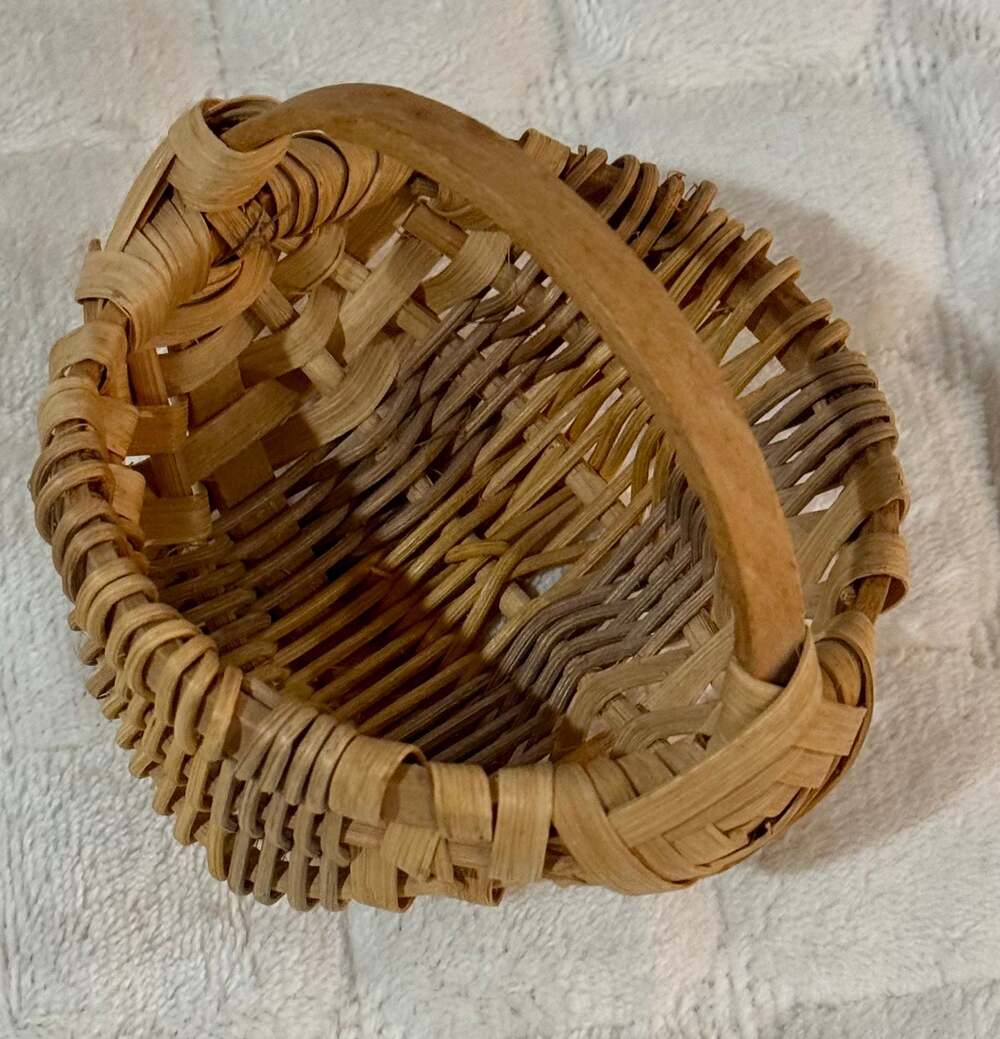 Vintage Handwoven Oak Splint Egg Gathering Melon Basket Signed EJC '91